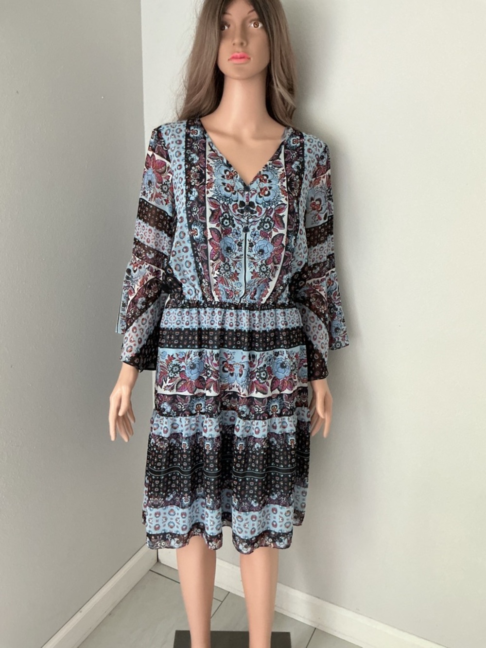 Signature by Sangria Blue Floral Patchwork V-Neck Midi Dress